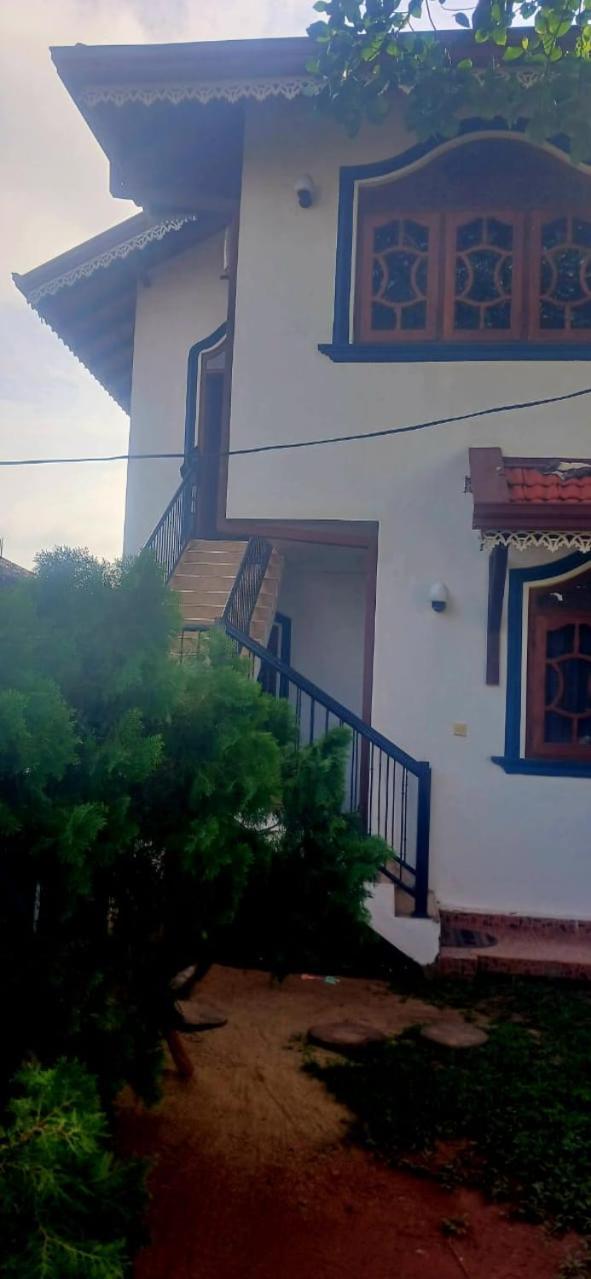 Oviniru Beach Hotel Негомбо Екстер'єр фото