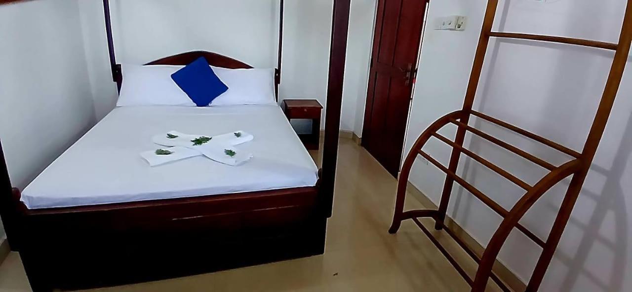 Oviniru Beach Hotel Негомбо Екстер'єр фото