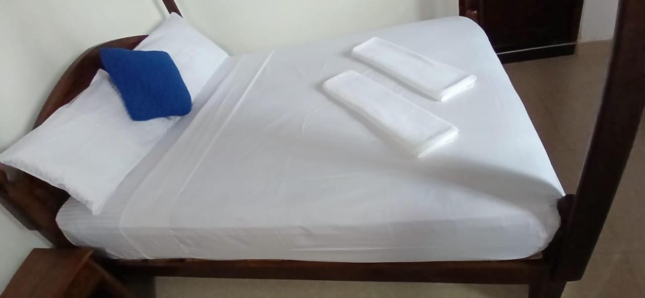 Oviniru Beach Hotel Негомбо Екстер'єр фото